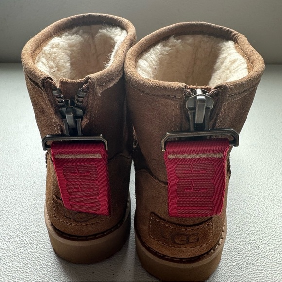 UGG mini logo zip woman’s boot - Picture 3 of 7